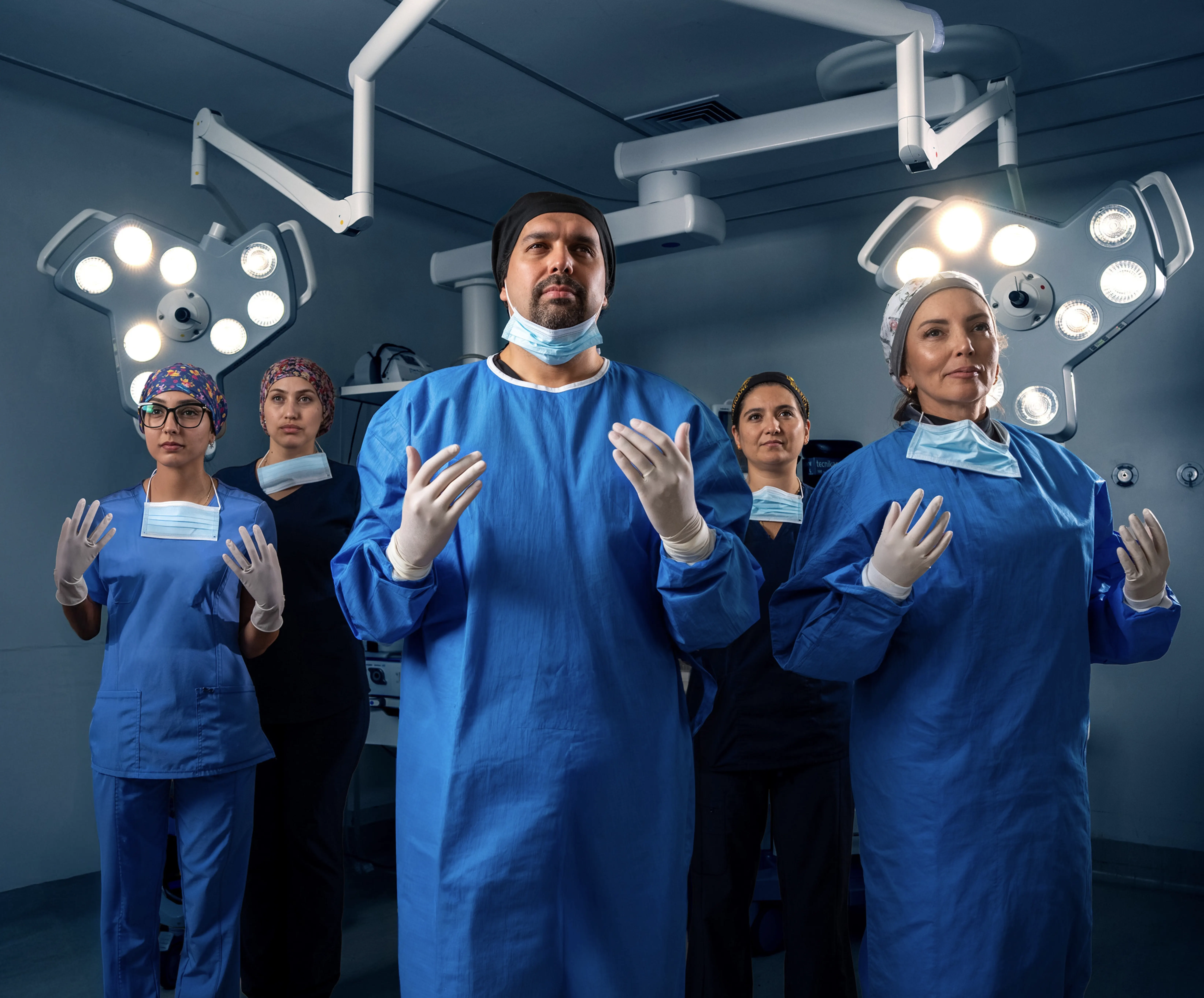 Profesional de la salud sonriendo, parte de una campaña clínica de Bfloow.
